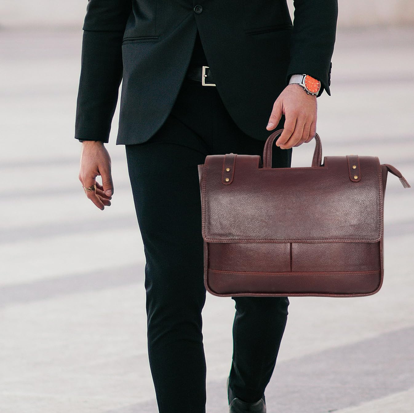 Elegant Leather Messenger Bag™